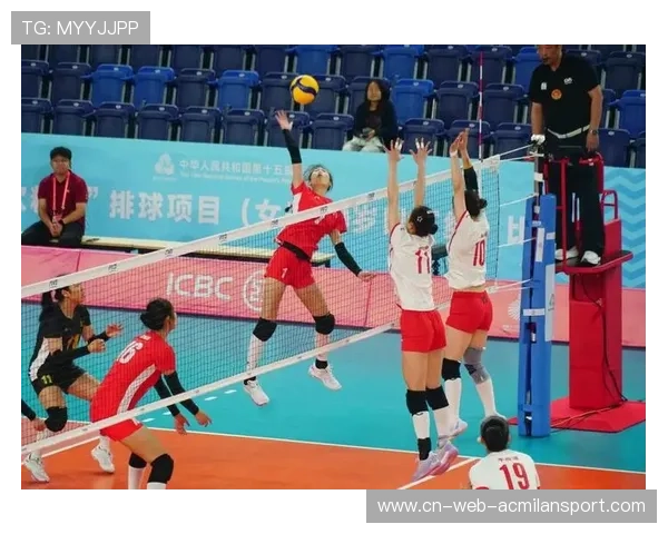 排球赛场惊现“地板救球王”，球迷疯狂点赞