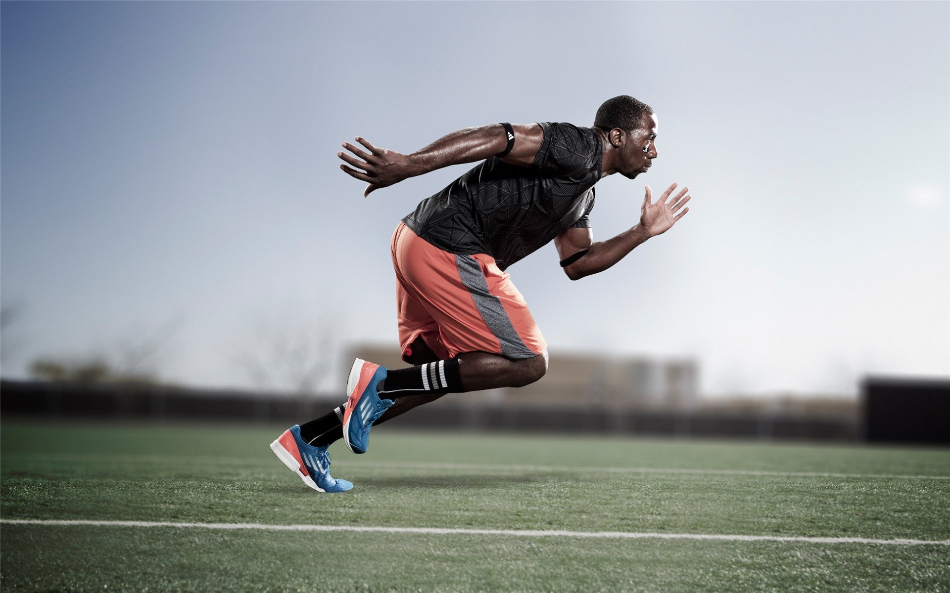 多特蒙德中场调度流畅形成压倒性控球，多特蒙德中场球员